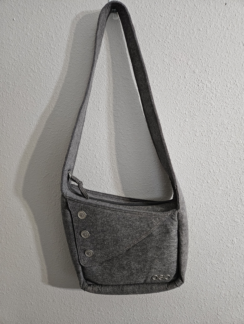 Ogio Brooklyn Gray Felt Crossbody Tablet Bag - Picture 2 of 11
